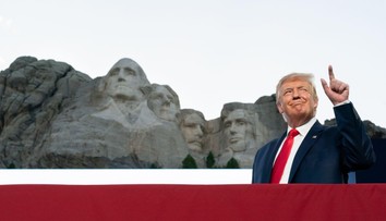 Hor sa tesať! Kongresmanka za republikánov navrhla, aby na horu Mount Rushmore pribudla Trumpova hlava