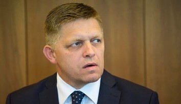 Fico: Dúhová vlajka na budove veľvyslanectva je neadekvátna a neprijateľná