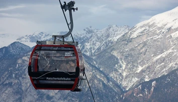 Cesta na lyžovačku sa môže skomplikovať. Tirolsko zavádza prísne zákazy pre autá