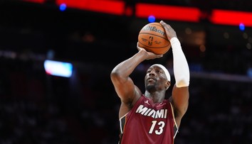 Historický moment v NBA. Hviezdny Adebayo sa zaradil medzi legendy neuveriteľným výkonom: Je to šialené