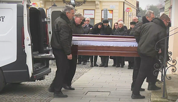 Smútočný sprievod ochromil centrum mesta: Na rozlúčku s biskupom prišli aj významné osobnosti