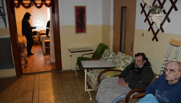 Kam pôjdu starkí z domu hrôzy v Hronovciach? Dočasne žijú v psychiatrickej nemocnici