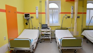 Z pohotovosti ju poslali domov, o dva dni bojovala o život. Nemocnica odmieta pochybenia