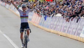 Slovinský fenomén opäť demonštroval svoju silu. Tadej Pogačar ovládol prestížne preteky v tvrdej konkurencii