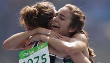 Cenu fair-play udelili obetavej bežkyni, ktorá pomohla súperke