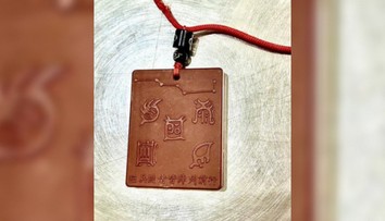 FOTO: Mimoriadne nebezpečný darček: Turistovi na letisku zhabali vysoko rádioaktívny prívesok