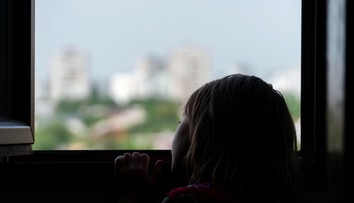 Žiačka odmieta chodiť k mame. Súd ju preto posiela na prevýchovu do detského domova