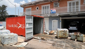 FOTO: V lodnom kontajneri našli sedem mŕtvych tiel v značnom rozklade