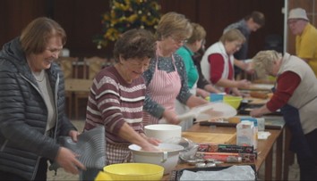 Celá dedina pečie pre opustené deti: Za dva dni vznikne 6 000 koláčikov