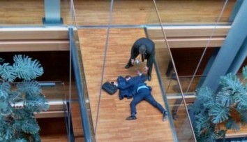 Britský poslanec je už pri vedomí, krvné zrazeniny v mozgu sa nepotvrdili