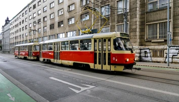 VIDEO: Láskavý skutok vodičky električky. Nemala srdce vyhodiť ženu bez domova do zimy