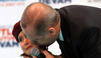 Ak zomrieš v boji, krajina si ťa uctí. Erdoganove slová o smrti dievčatka pobúrili verejnosť