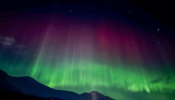 Čaká nás najintenzívnejšia polárna žiara desaťročia. Obľúbený fenomén spustil cestovateľský ošiaľ