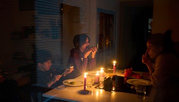 Španielsko pre výpadok prúdu vyhlásilo núdzový stav. Do ulíc nasadili desiatky tisíc policajtov