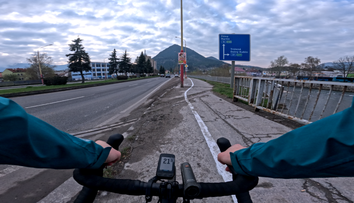 VIDEO: Cyklochodník so stĺpmi a dierami: Realita prekvapila aj vedenie Ružomberka