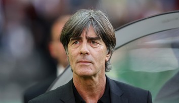 S Nemeckom vyhral MS a zaznamenal aj ďalšie úspechy. Legendárny kouč má záujem viesť Anglicko