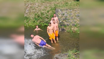 FOTO+VIDEO: Slovensko sa premenilo na jednu veľkú saunu. Ukázali ste nám, čo robíte, aby ste sa „neuvarili“