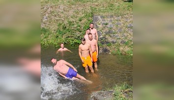 FOTO+VIDEO: Slovensko sa premenilo na jednu veľkú saunu. Ukázali ste nám, čo robíte, aby ste sa „neuvarili“