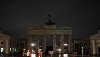 VIDEO: Svet si opäť pripomenul Hodinu Zeme. Svetlá zhasli aj na Prezidentskom paláci