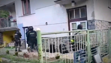 Vykrádal pivnice, garáže aj autá. Polícia odhalila podozrivého z rozsiahlej série vlámaní