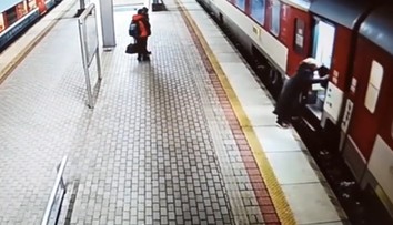 Video: Hrôzostrašná scéna na stanici v Trnave. Seniorka (73) chcela naskočiť na idúci vlak, ale spadla