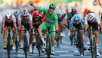 Peter Sagan na stupni víťazov v poslednej etape! Tretie miesto na Elyzejských poliach