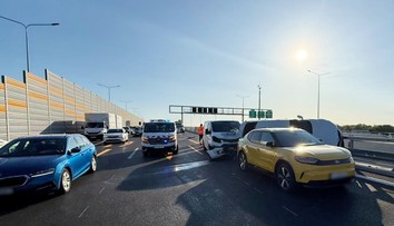 Reťazová nehoda na D1 pri Bratislave. Zrazili sa štyri autá