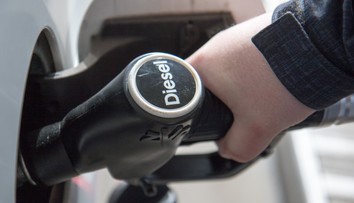 Pred jednou z čerpacích staníc v Rakúsku sa tvorili kolóny. Pumpa omylom predávala naftu za podstatne nižšiu cenu