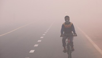 Život v hlavnom meste Indie začína byť neúnosný. Obyvatelia bojujú o každý nádych