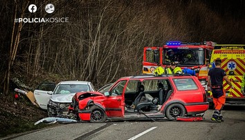 Čelná zrážka na východe Slovenska. Zasahujú všetky záchranné zložky