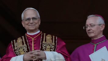 Novým pápežom sa stal Robert Francis Prevost. Vybral si meno Lev XIV.