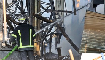 VIDEO: Ruské útoky zabili dve osoby. Raketa spravila dieru na štadióne z najvyššej ligy