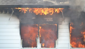 Sedemročné dievča zachránilo svojho brata z horiaceho domu. Ďalší traja súrodenci, žiaľ, neprežili