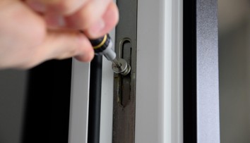 Je čas prestaviť okná na zimný režim. Prinášame vám podrobný návod