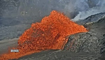 Sopka Kilauea na Havaji znovu chrlí lávu. Gejzíry striekajú až do výšky 30 metrov