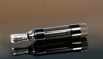 Kvôli elektronickej cigarete muselo núdzovo pristáť lietadlo