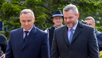 Po 10 rokoch sa lúči s funkciou prezidenta. Duda dostal od Pellegriniho praktický darček