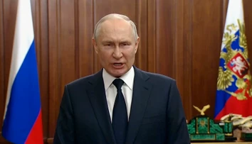 Rusko priznalo, že pri vzbure vagnerovcov prišlo o vojakov, Putin vzdal úctu zabitým pilotom