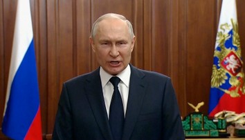 Rusko priznalo, že pri vzbure vagnerovcov prišlo o vojakov, Putin vzdal úctu zabitým pilotom