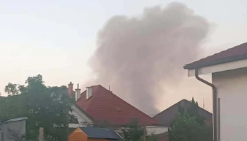 FOTO a VIDEO: Požiar vo vojenskom obvode pri Rohožníku nechávajú dohorieť. Armáda vysvetlila prečo