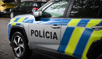 Ďalší útok na bankomat. Tentoraz zostala po výbuchu polovica prístroja v stene