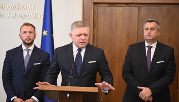Smer získal dve ministerstvá. Premiér Fico ich chce použiť na dohodu s rebelmi