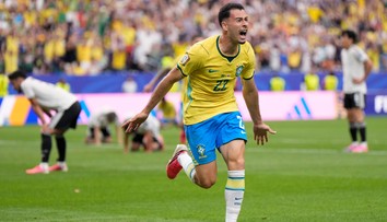 Japonci opäť zlyhali na prvej prekážke. Brazília našla svojho hrdinu v 95. minúte a postupuje do osemfinále
