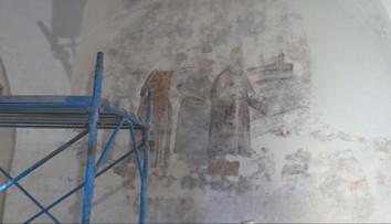 Vynovený kostol na juhu Slovenska odhalil skryté tajomstvá. Pod omietkami dlho schovával vzácne maľby