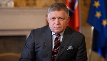 Fico označil tvrdenie Magyara o zvážaní migrantov k hraniciam za nepravdivé