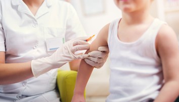 Prvá farmaceutická spoločnosť oznámila, že jej vakcína je účinná a bezpečná aj u detí