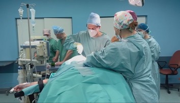 Z jedného chĺpku sa stal boj o život: Mladá Slovenka trpí zákerným ochorením. Začalo to zvláštnymi úkazmi