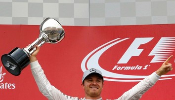 Rosberg vyhral v Japonsku. Mercedes získal Pohár konštruktérov