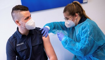 Prečítajte si, aké výhody sľubuje nemecký minister Spahn zaočkovaným oboma dávkami vakcíny