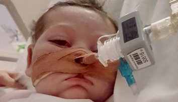 Je koniec, malý Charlie Gard zomrie. Rodičia svoj boj o záchranu syna vzdali